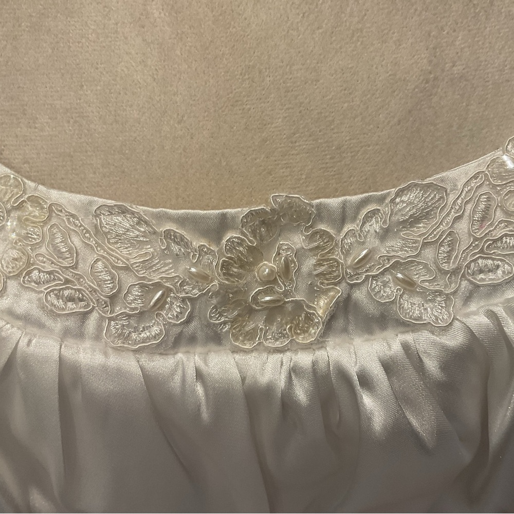 Linea Donatella White Satin Chemise + Robe - Picture 6 of 16